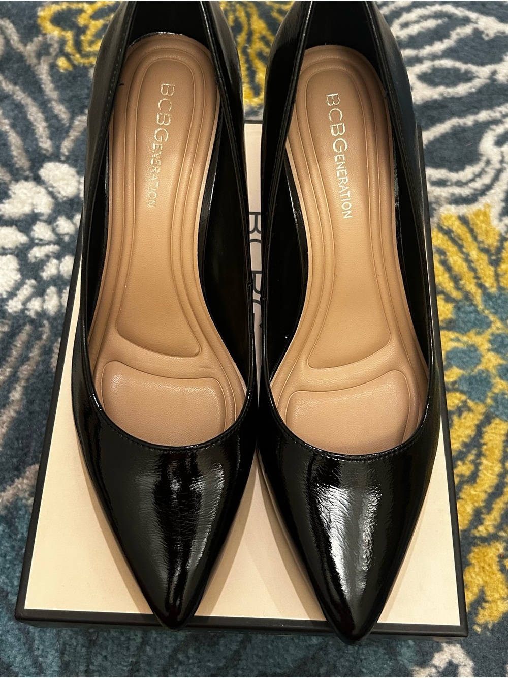 BCBGeneration Black Patent Pointed Toe Flats with Cushioned Insole Size 10